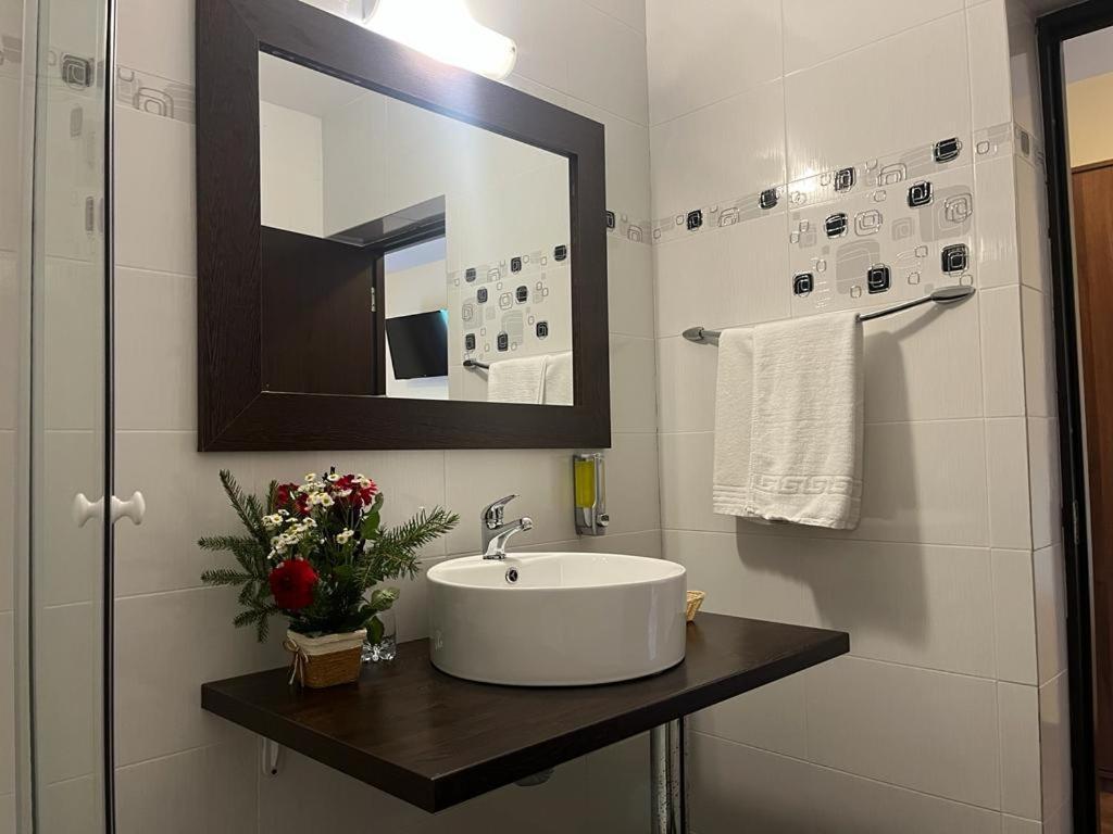 Pietrele Doamnei Hotel Pojorîta Buitenkant foto
